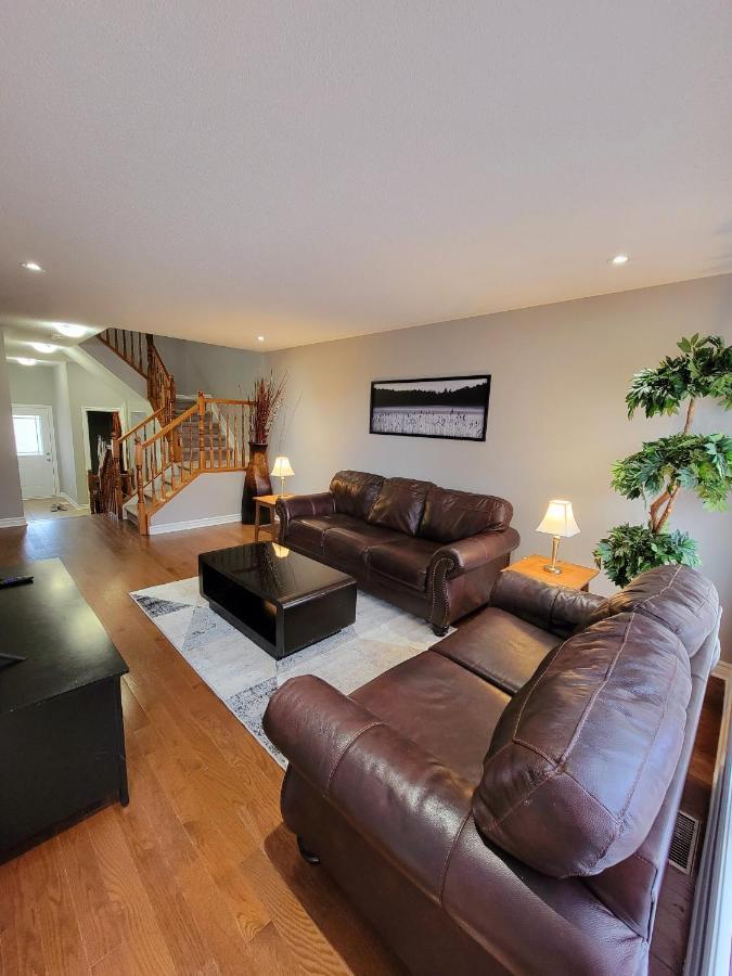 Cozy 3 Bedroom Town House 20 Min From Ottawa Down Town And Airport Exterior foto